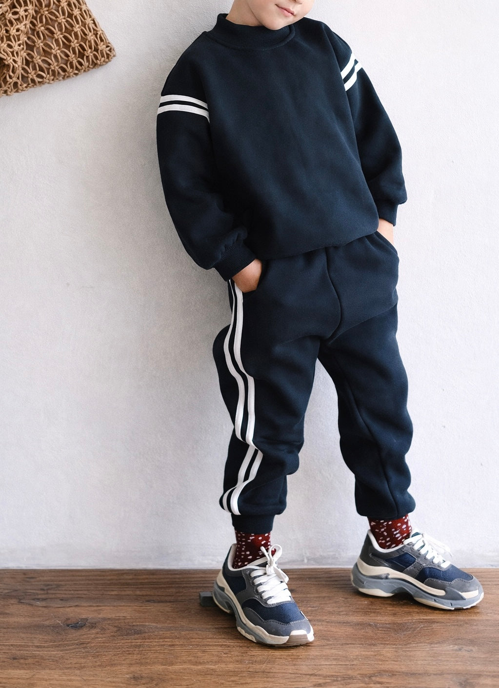 Tracksuit with contrast stripes - blue